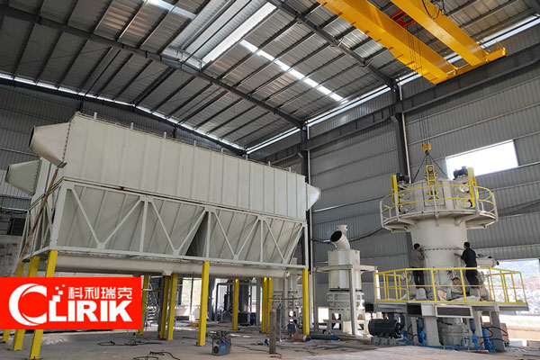 碳酸鈣磨粉生產(chǎn)線(xiàn)現場(chǎng) 碳酸鈣磨粉生產(chǎn)線(xiàn)現場(chǎng)